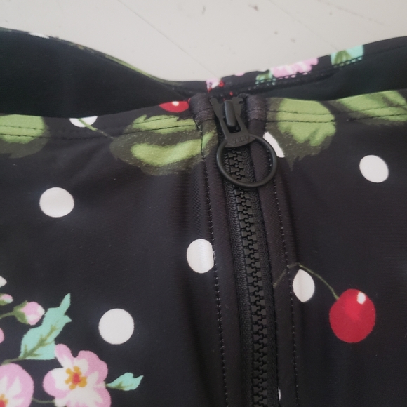 BETSEY JOHNSON Cherry Bikini - Picture 5 of 7